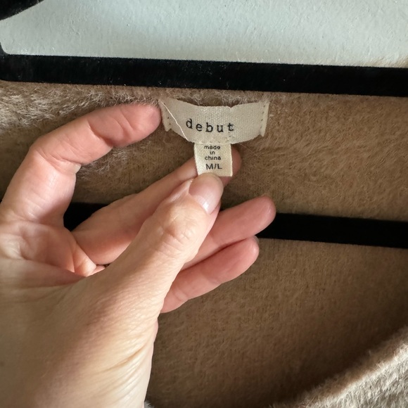 Beautiful Fuzzy Cropped Sweater - Picture 2 of 3